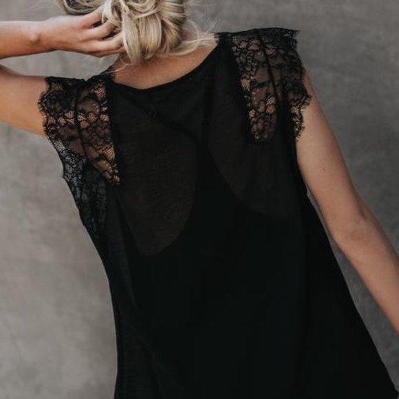 LOVELY IN LACE Black Layered V-Neck Sleeveless Top - Picture 7 of 8